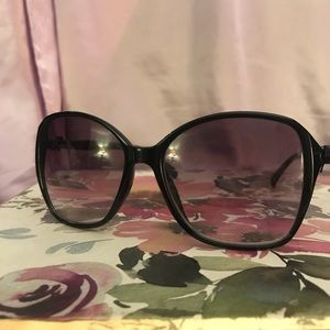 Woman’s Ray-Ban sunglasses